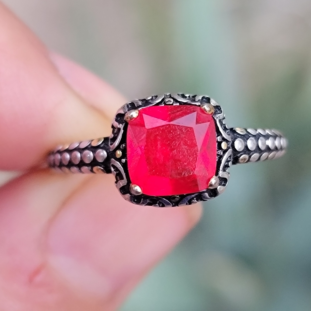 Vibrant deep red cushion cut CZ 925 sterling silver gold ring size 7.75
